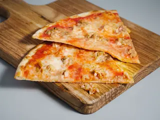 Pizza tonno al piatto