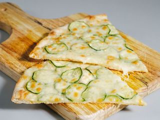 Pizza zucchine al piatto