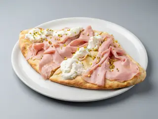 Pizza al piatto burrata e cotto