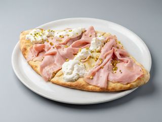 Pizza al piatto burrata e cotto 