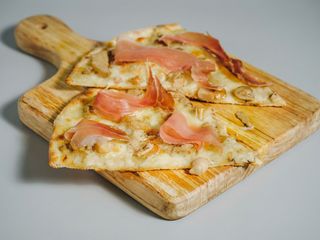 Pizza campagnola al piatto