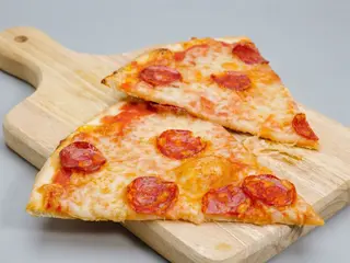Pizza diavola al piatto
