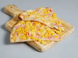 Pizza cotto e mais al spicchio