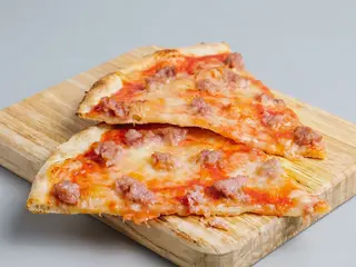 Pizza salsiccia al spicchio