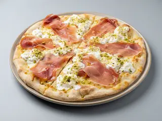 Pizza burrata e crudo di Parma al spicchio