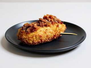Crocchè con Fonduta di provola e polvere di bacon