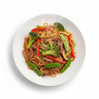 Spaghetti di riso saltati al manzo