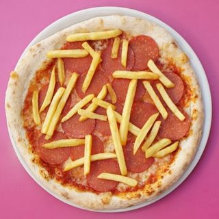 Pizza salame piccante e patate fritte 
