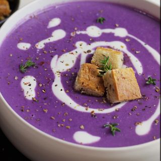 Vellutata di cavolo rosso, cozze e feta greca