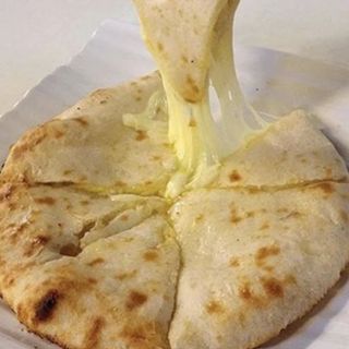 Naan Formaggio