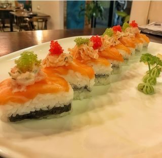 Uramaki oshi sushi (6pz)