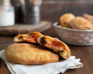 Panzerotto al forno con melanzane
