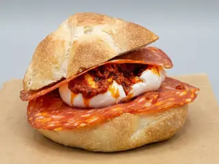 Lucifero-salame picc.burrata peperoncino 