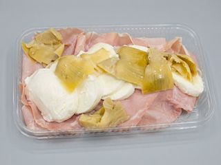 Prosciutto cotto, mozzarella, carciofini sott'olio