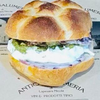 Rosetta carpaccio di polpo stracciatella e pomodoro sott’olio