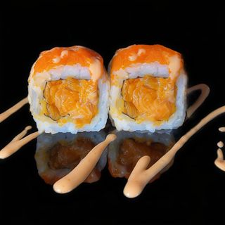 95. Uramaki spicy salmone