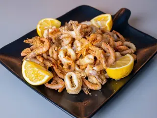 Calamari e gamberi 