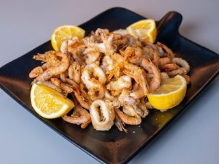 Calamari e gamberi