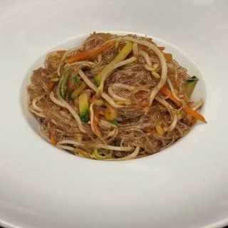 135.  Spaghetti di soia con pollo e verdure