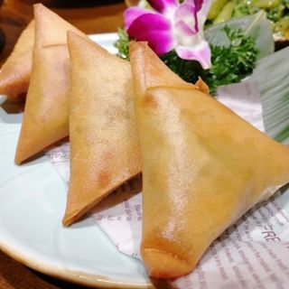 5 Samosa di pollo al curry 4 pezzi