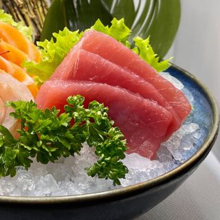 64. Sashimi misto - 6 pezzi