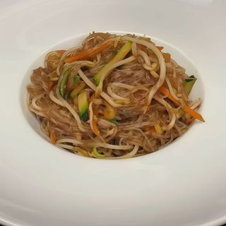 135. Spaghetti di soia con pollo e verdure