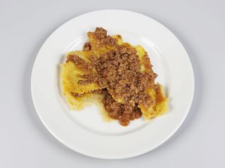 Ravioli al ragù toscano