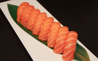 21. Nigiri salmone - 8 pezzi 