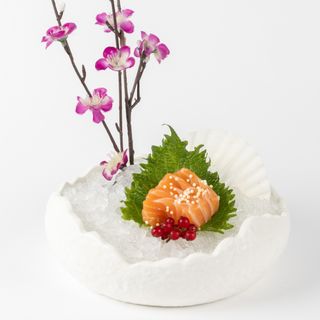 100. Sashimi Salmone