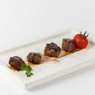 197. Manzo Black peper