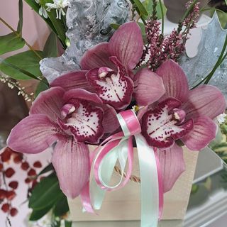 Borsetta floreale  con orchidee