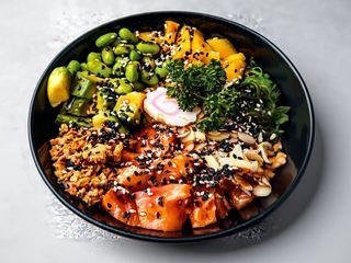Pokè salmone