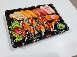 Sushi Variety Box (16pz)