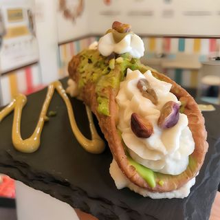 Cannolo siciliano con ricotta