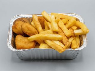 7 Nuggets con patatine 