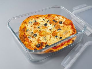 Pizza con olive nere 