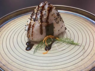 157. Onigiri sake - 1 pezzo