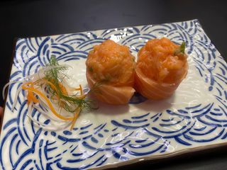 161. Flower spicy salmon - 2 pezzi