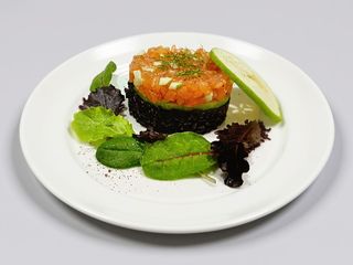 Sake tartar con riso venere