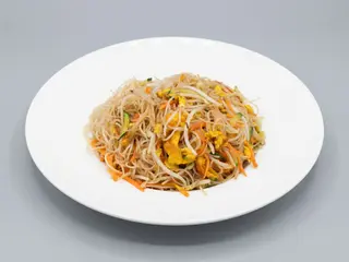 161 Spaghetti di riso con verdure