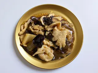 178 Pollo bambu e funghi