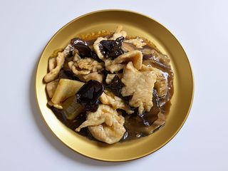 178 Pollo bambu e funghi