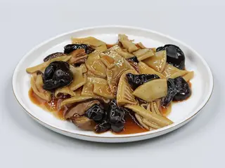 190 Bambu e funghi