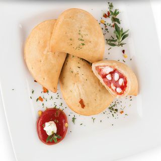 Panzerotti Mignon ripieni di Pomodoro e Mozzarella - 4Pz.