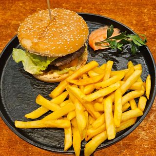 Hamburger di Scottona con patatine