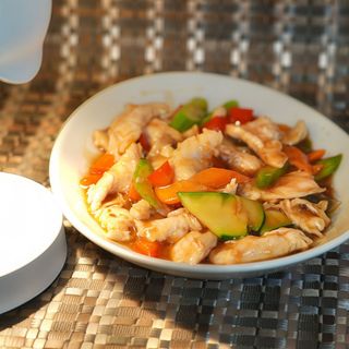 Pollo con verdure miste