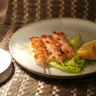 Spiedini di gamberi alla griglia