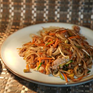 Pad thai (Tagliatelle di riso) con carne