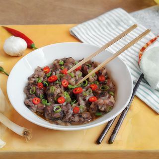 Maiale con fagioli di soia neri