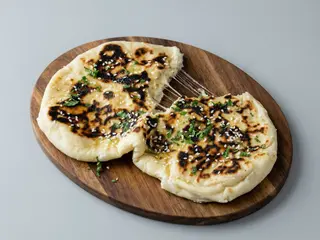 Cheese naan